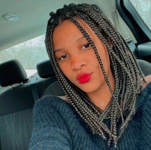 Meet your Posher, Larissa